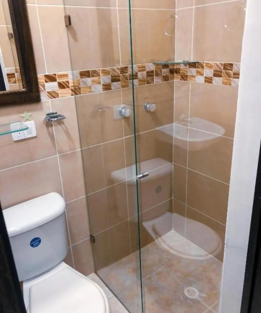 호스텔 International Hotel 메딜린